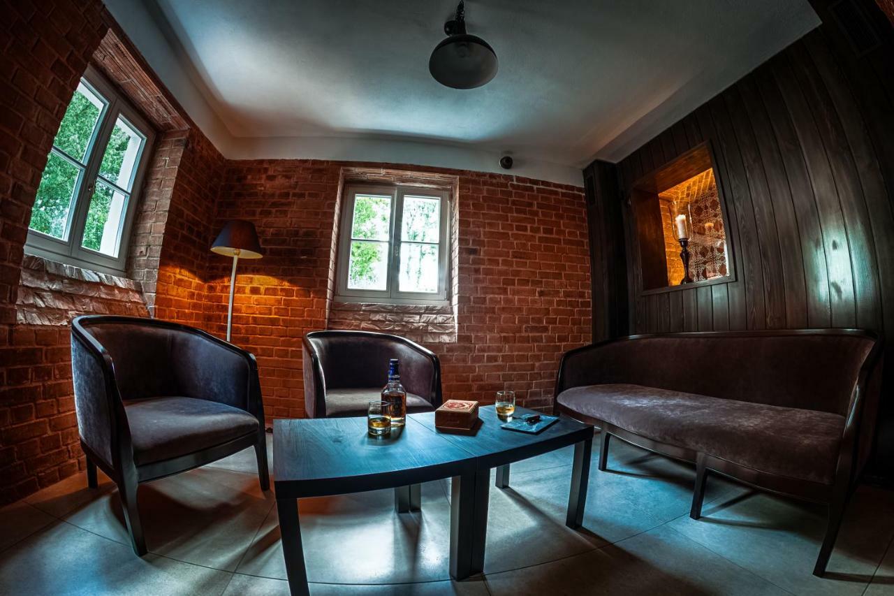 Hotel Jakubus Wilkow  Экстерьер фото