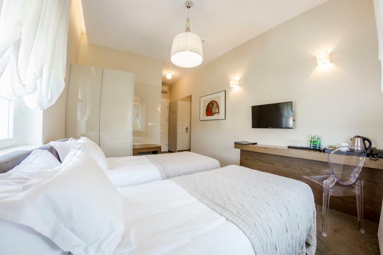 Hotel Jakubus Wilkow  Экстерьер фото
