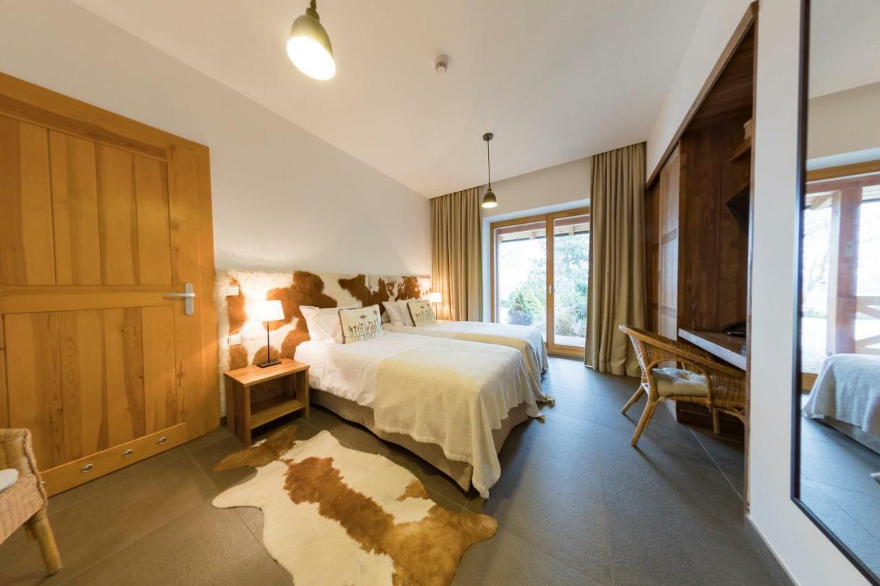 Hotel Jakubus Wilkow  Экстерьер фото