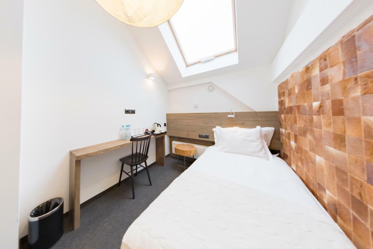 Hotel Jakubus Wilkow  Экстерьер фото