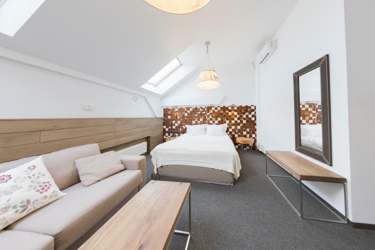 Hotel Jakubus Wilkow  Экстерьер фото