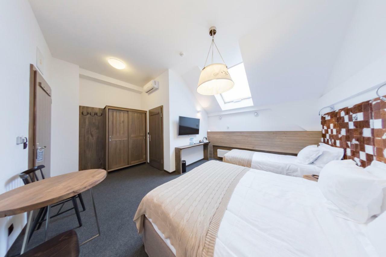 Hotel Jakubus Wilkow  Экстерьер фото